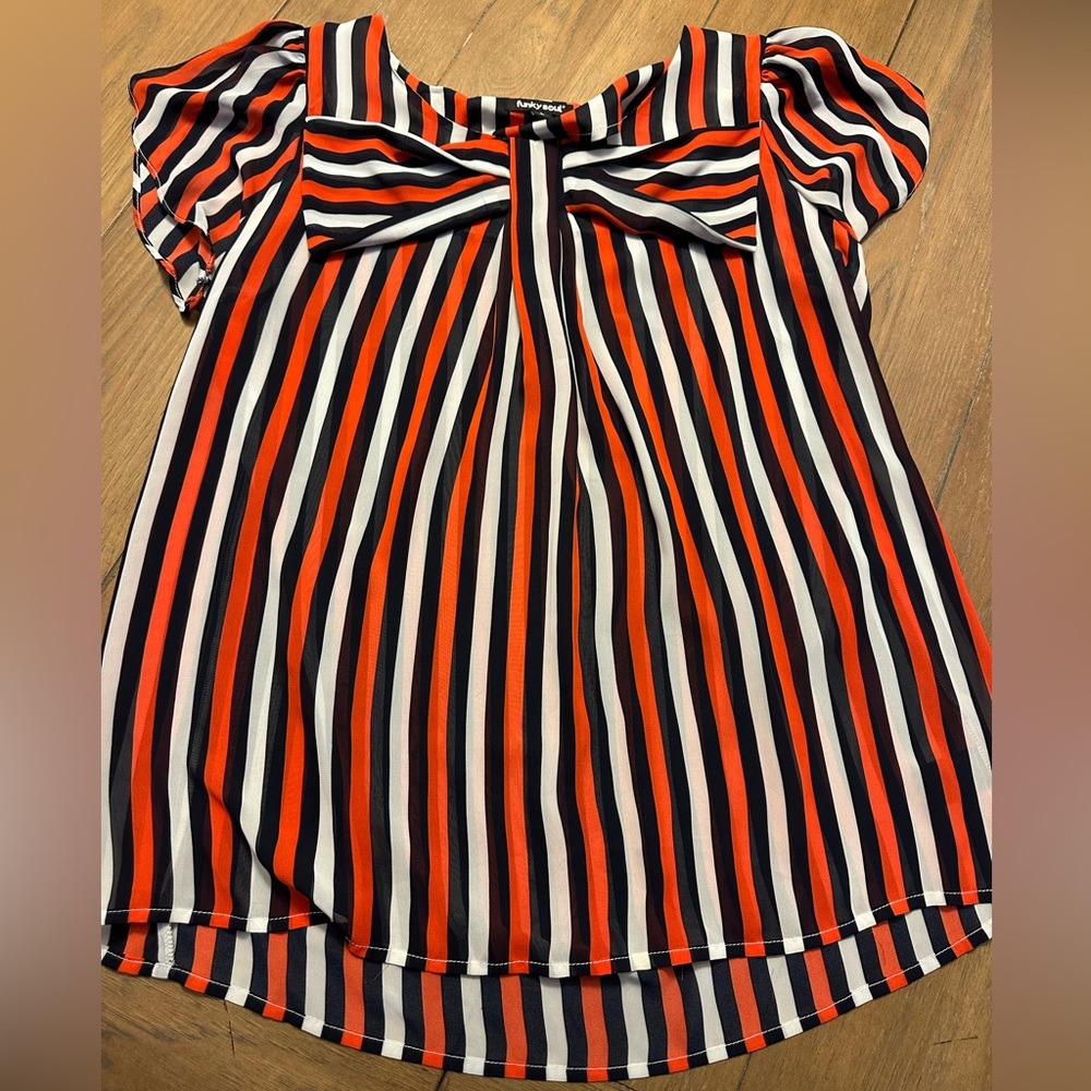 Black and White Tie Front Short Sleeve Blouse